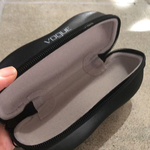 Vogue eyeglasses/sunglass case zippered hard case - Picture 5 of 8